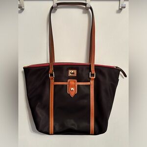 Stylish Dooney & Bourke Black Tote!